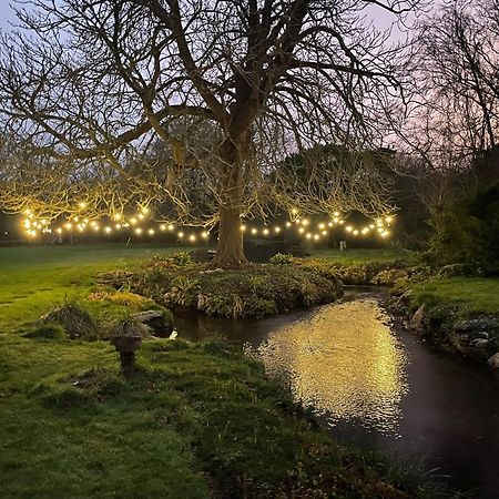 Unique & Rural Child Friendly Annexe With Large Gardens, Games & Tennis Court - Chichester Holiday Properties エクステリア 写真