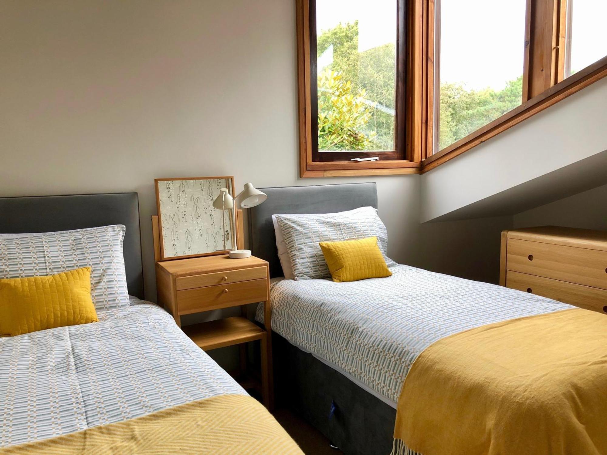 Unique & Rural Child Friendly Annexe With Large Gardens, Games & Tennis Court - Chichester Holiday Properties エクステリア 写真