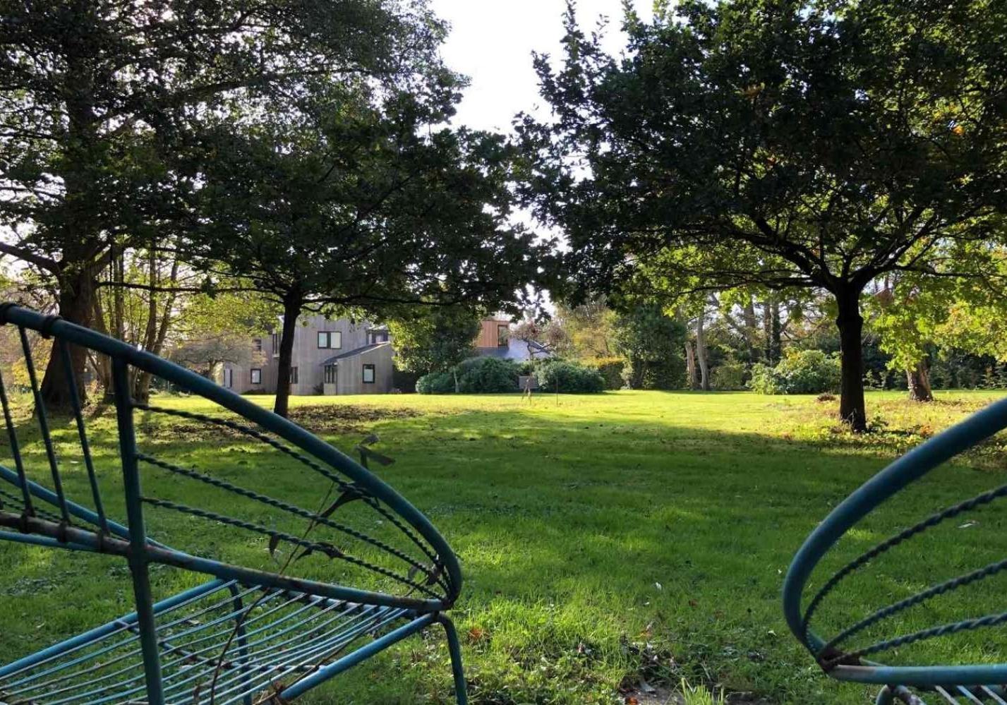 Unique & Rural Child Friendly Annexe With Large Gardens, Games & Tennis Court - Chichester Holiday Properties エクステリア 写真