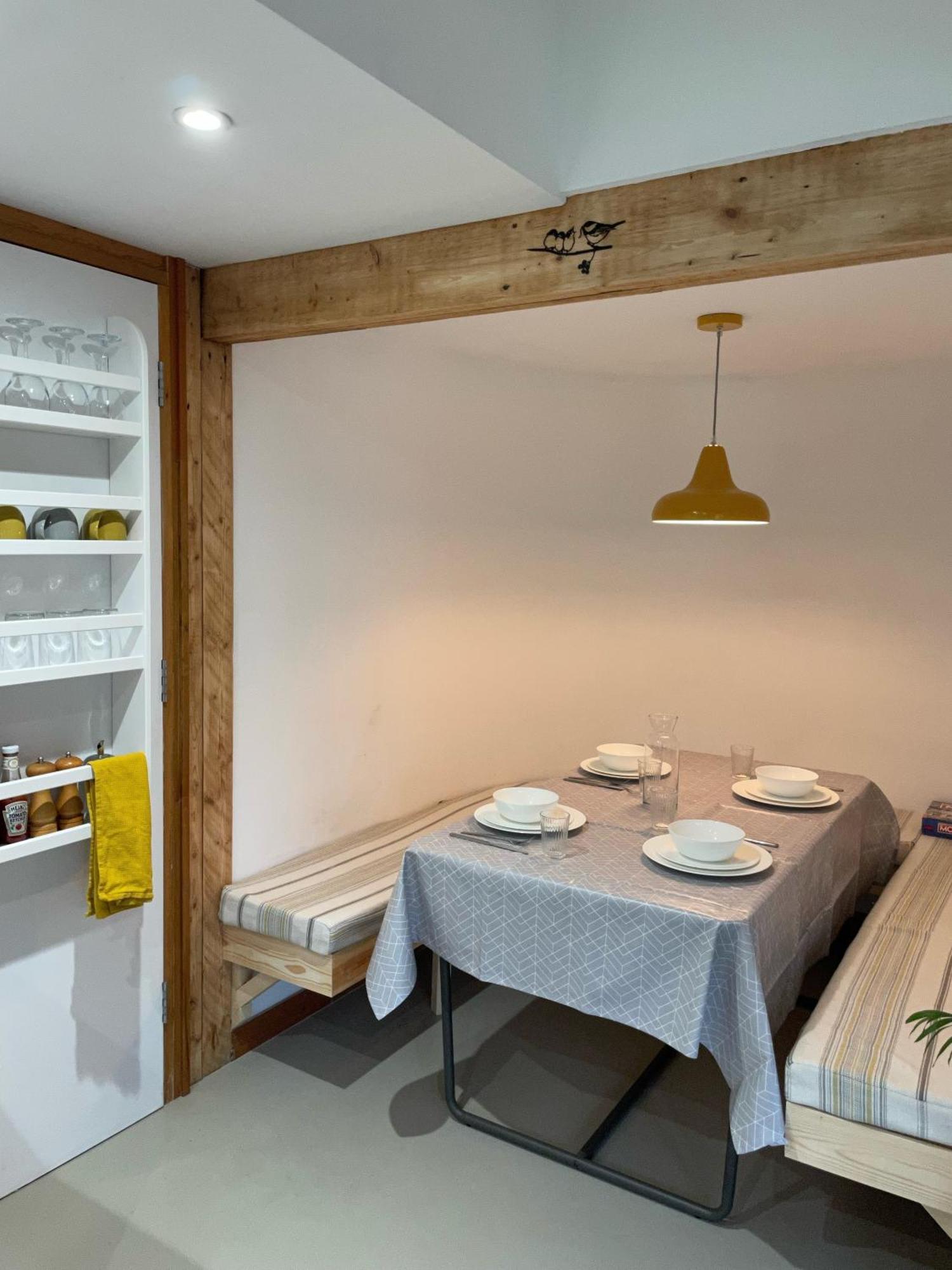 Unique & Rural Child Friendly Annexe With Large Gardens, Games & Tennis Court - Chichester Holiday Properties エクステリア 写真