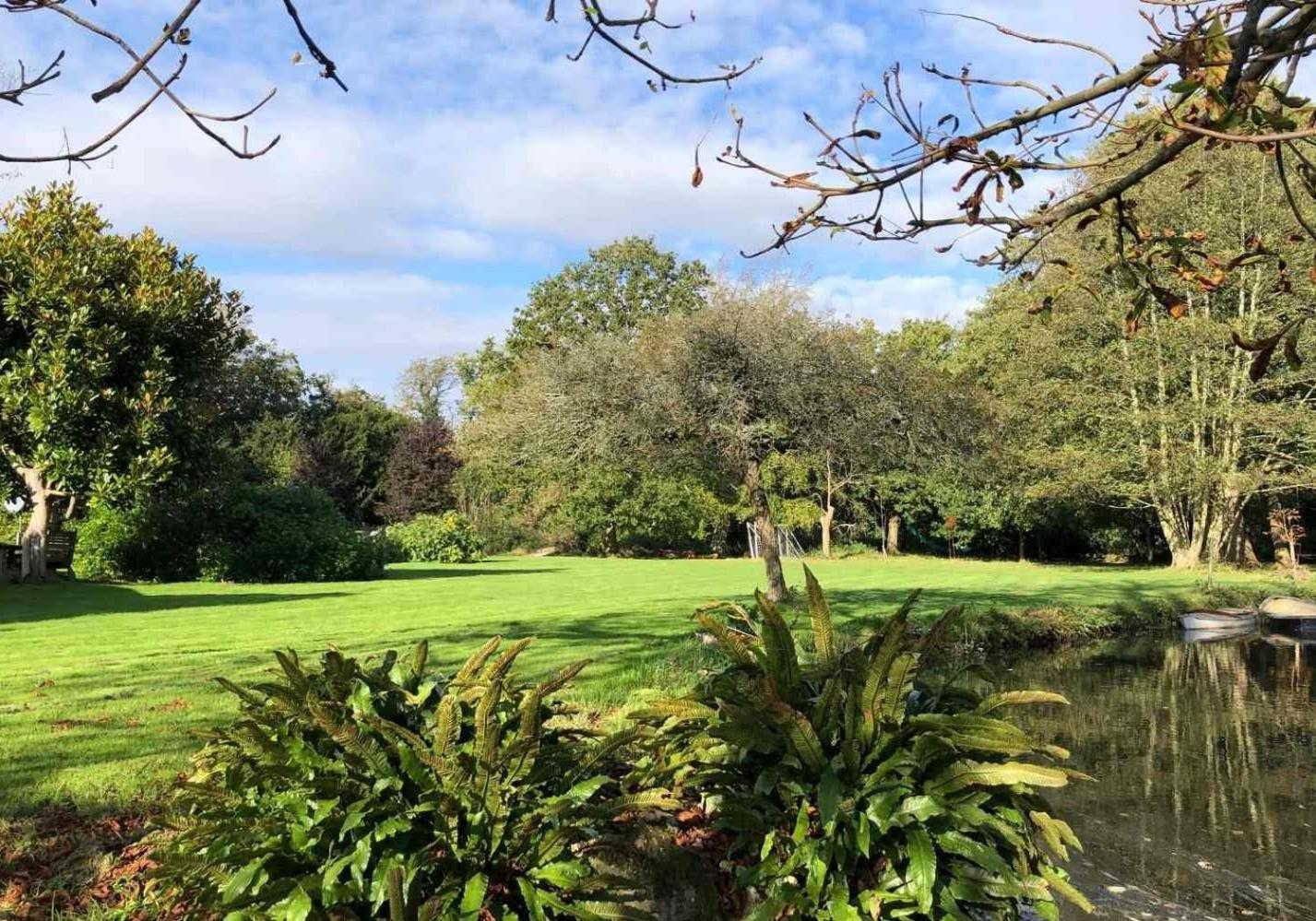 Unique & Rural Child Friendly Annexe With Large Gardens, Games & Tennis Court - Chichester Holiday Properties エクステリア 写真