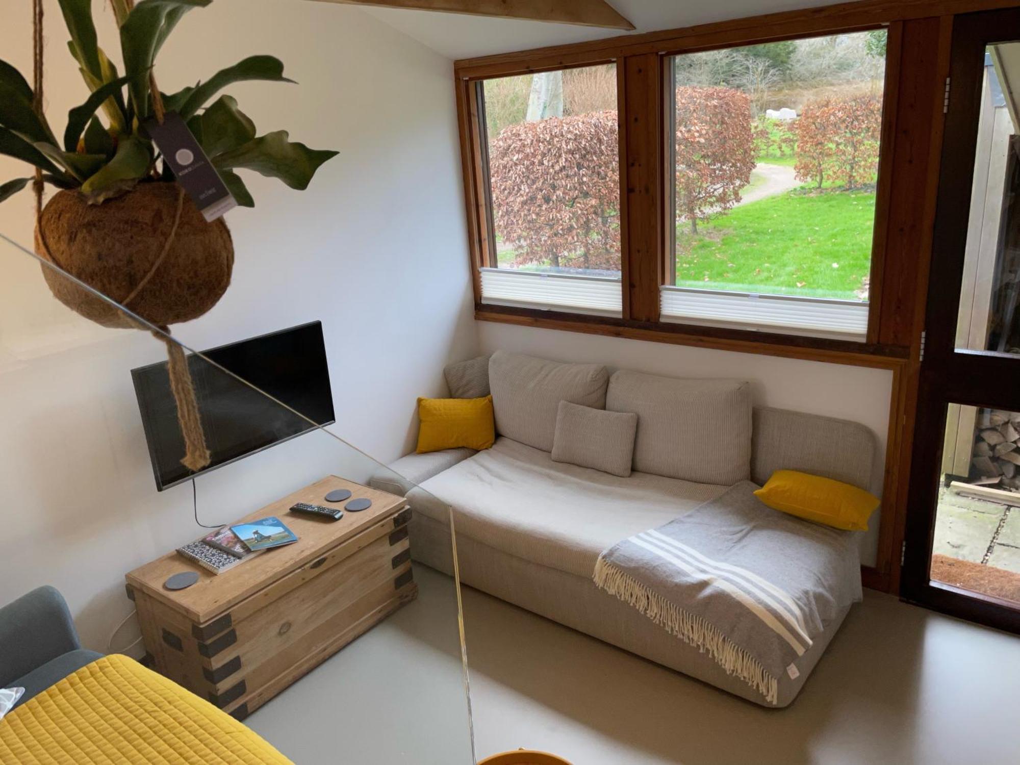 Unique & Rural Child Friendly Annexe With Large Gardens, Games & Tennis Court - Chichester Holiday Properties エクステリア 写真