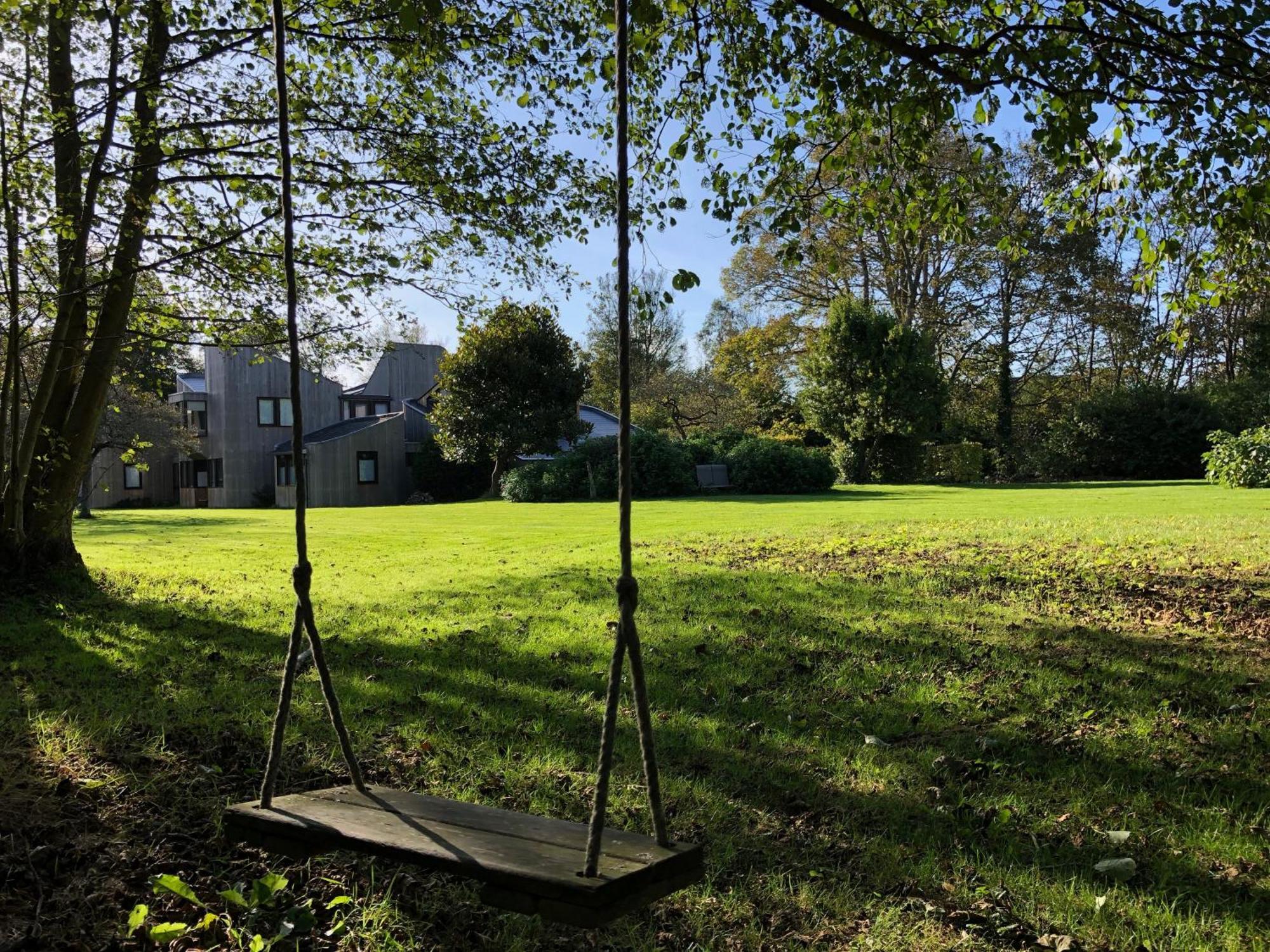 Unique & Rural Child Friendly Annexe With Large Gardens, Games & Tennis Court - Chichester Holiday Properties エクステリア 写真