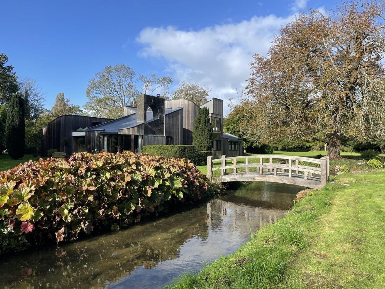 Unique & Rural Child Friendly Annexe With Large Gardens, Games & Tennis Court - Chichester Holiday Properties エクステリア 写真