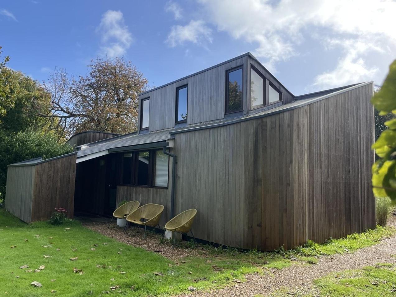 Unique & Rural Child Friendly Annexe With Large Gardens, Games & Tennis Court - Chichester Holiday Properties エクステリア 写真