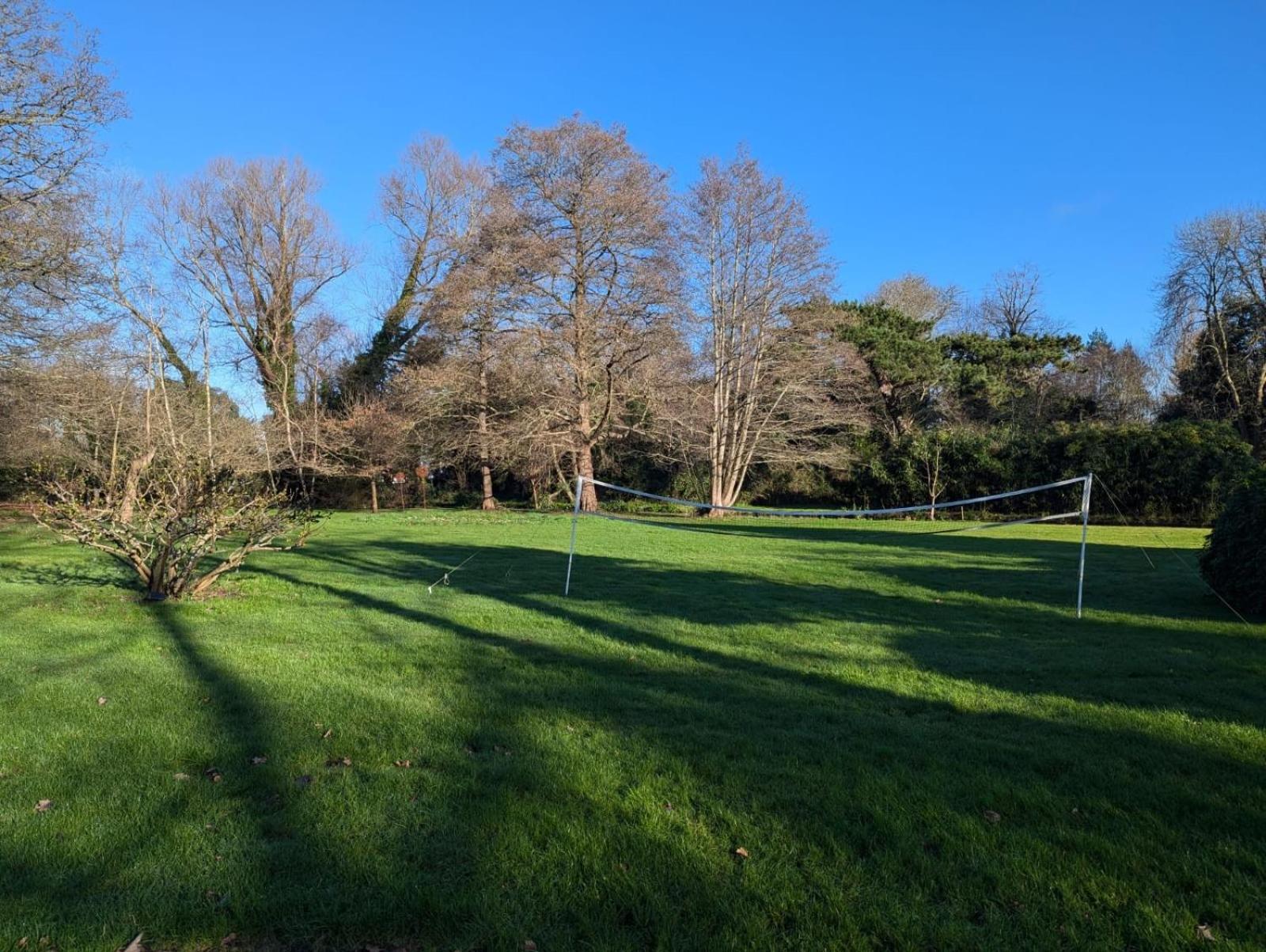 Unique & Rural Child Friendly Annexe With Large Gardens, Games & Tennis Court - Chichester Holiday Properties エクステリア 写真
