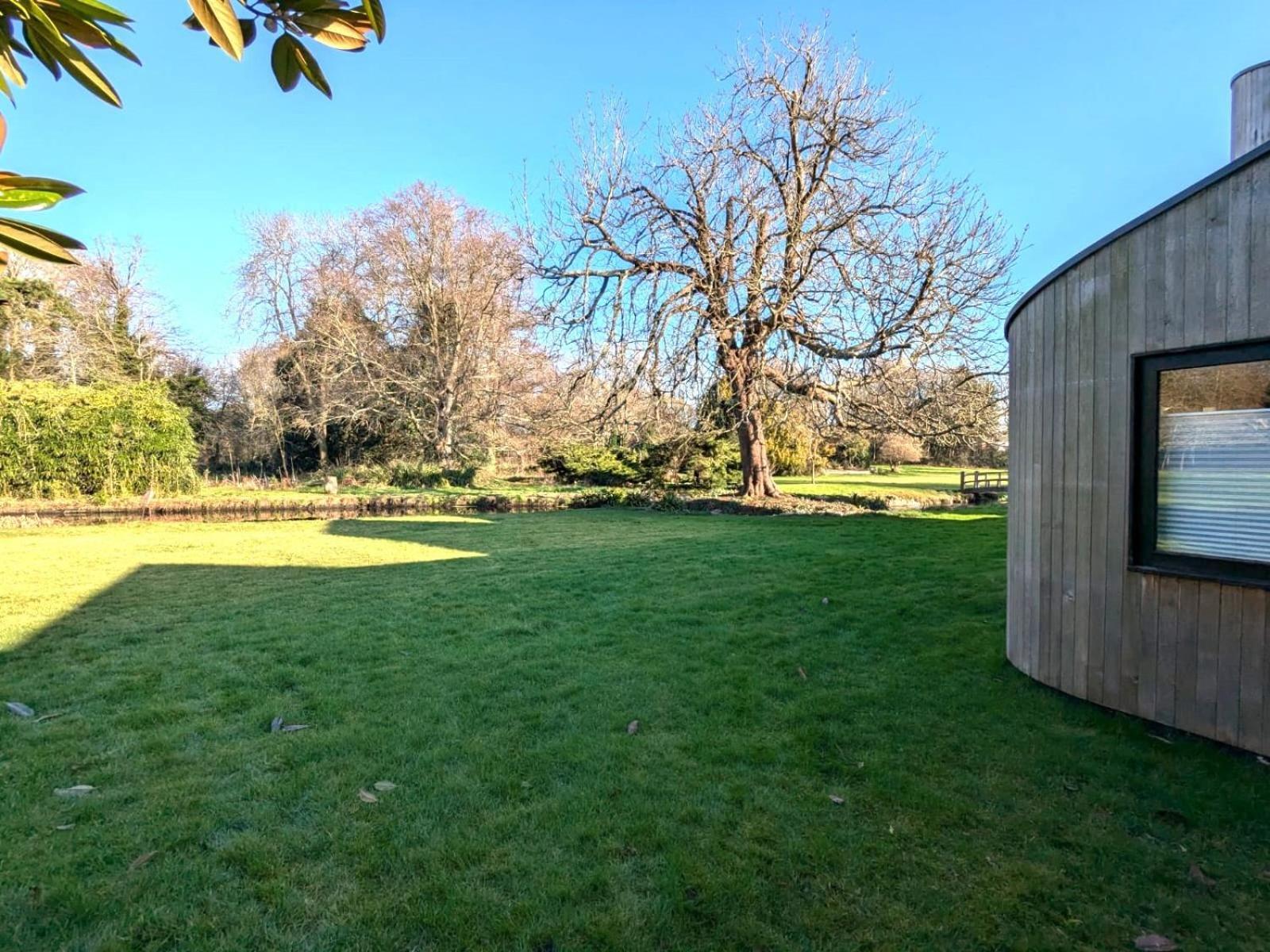 Unique & Rural Child Friendly Annexe With Large Gardens, Games & Tennis Court - Chichester Holiday Properties エクステリア 写真