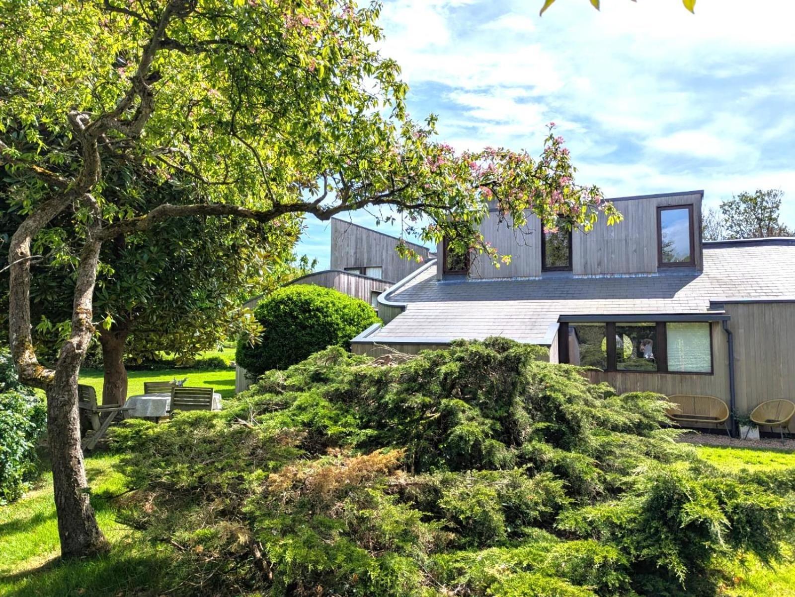 Unique & Rural Child Friendly Annexe With Large Gardens, Games & Tennis Court - Chichester Holiday Properties エクステリア 写真