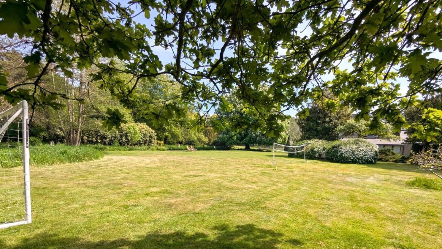Unique & Rural Child Friendly Annexe With Large Gardens, Games & Tennis Court - Chichester Holiday Properties エクステリア 写真