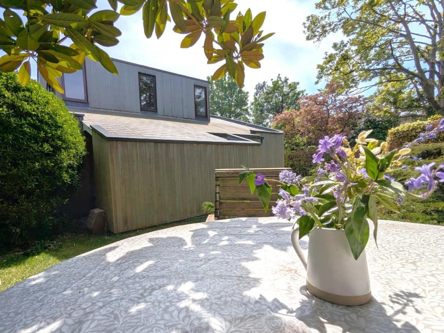 Unique & Rural Child Friendly Annexe With Large Gardens, Games & Tennis Court - Chichester Holiday Properties エクステリア 写真